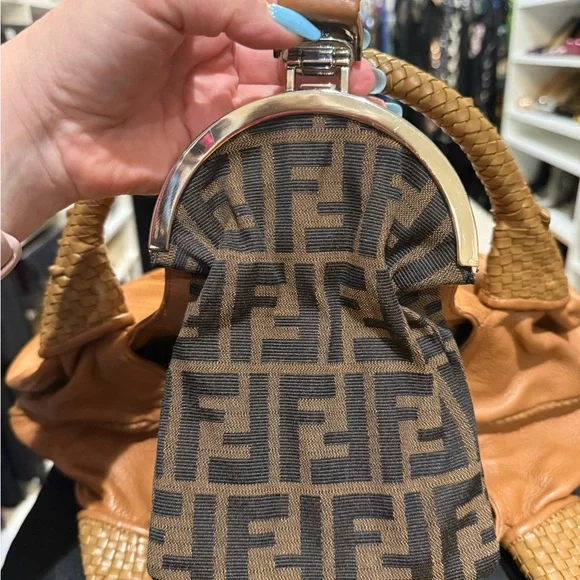 Fendi Leather Spy Vintage Brown Hobos, Handbag in EUC with cards and dust bag - Picture 11 of 16